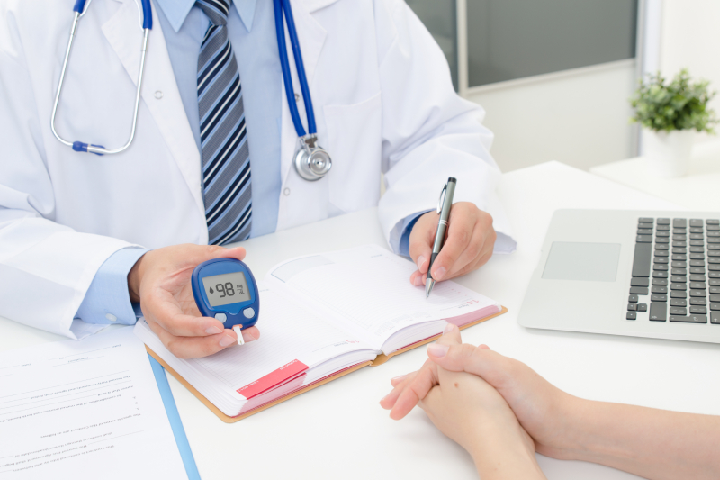 A doctor shows blood sugar results to a patient, emphasizing how regular checks aid in effective diabetes management and control.